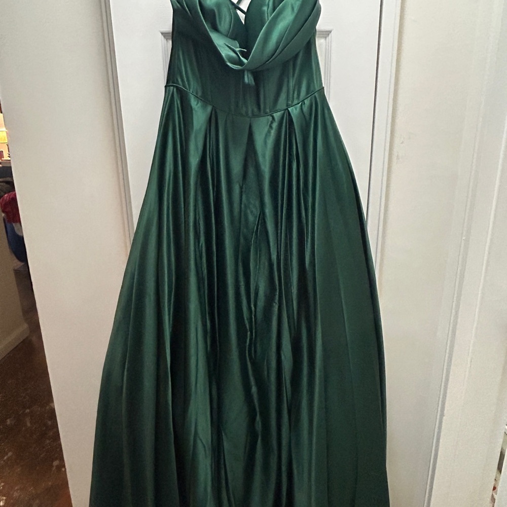 Blondie Nites Spaghetti Strap Emerald Dress with pockets